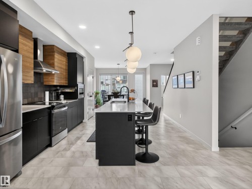 451 39 Street, Edmonton, AB - Indoor Photo Showing Kitchen