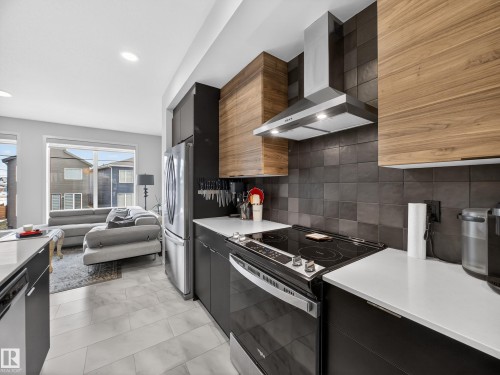 451 39 Street, Edmonton, AB - Indoor Photo Showing Kitchen