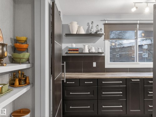 21 Glaewyn Estates, St. Albert, AB - Indoor Photo Showing Other Room