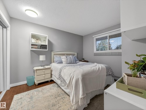 21 Glaewyn Estates, St. Albert, AB - Indoor Photo Showing Bedroom