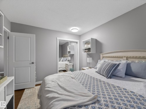 21 Glaewyn Estates, St. Albert, AB - Indoor Photo Showing Bedroom