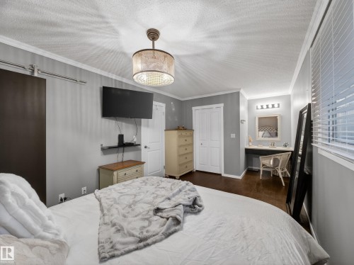 21 Glaewyn Estates, St. Albert, AB - Indoor Photo Showing Bedroom