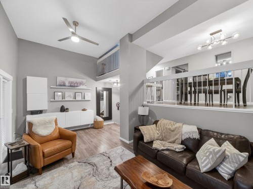 21 Glaewyn Estates, St. Albert, AB - Indoor Photo Showing Living Room