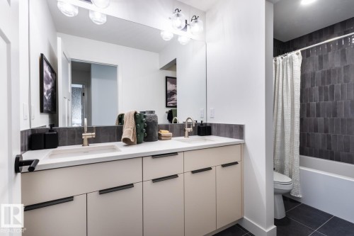 2327 Muckleplum Way, Edmonton, AB - Indoor Photo Showing Bathroom