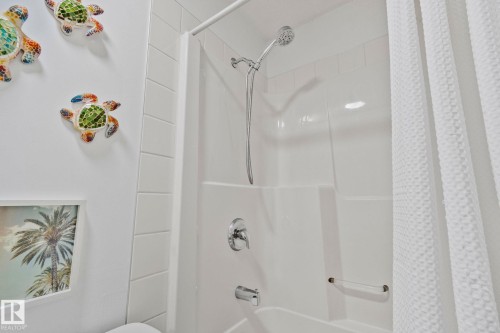 4751 156 Avenue, Edmonton, AB - Indoor Photo Showing Bathroom
