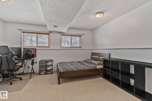 4751 156 Avenue, Edmonton, AB - Indoor Photo Showing Bedroom