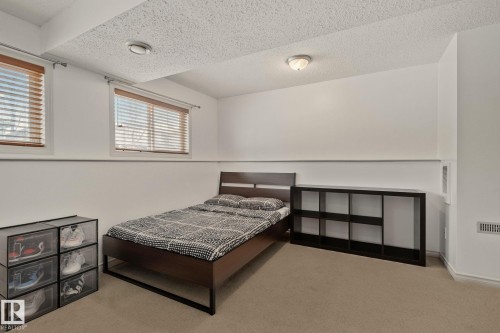 4751 156 Avenue, Edmonton, AB - Indoor Photo Showing Bedroom