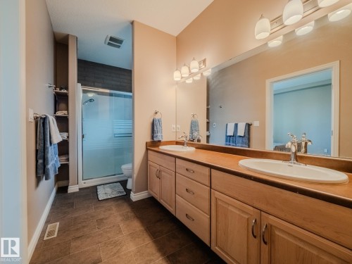 5 18343 Lessard Road, Edmonton, AB - Indoor Photo Showing Bathroom
