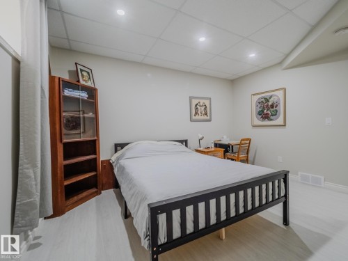 5 18343 Lessard Road, Edmonton, AB - Indoor Photo Showing Bedroom