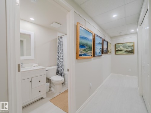 5 18343 Lessard Road, Edmonton, AB - Indoor Photo Showing Bathroom