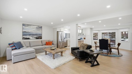 2011 89 Street, Edmonton, AB - Indoor Photo Showing Living Room