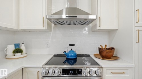 2011 89 Street, Edmonton, AB - Indoor Photo Showing Kitchen