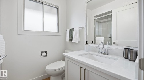 2011 89 Street, Edmonton, AB - Indoor Photo Showing Bathroom