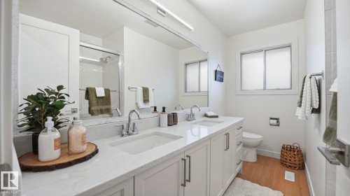 2011 89 Street, Edmonton, AB - Indoor Photo Showing Bathroom