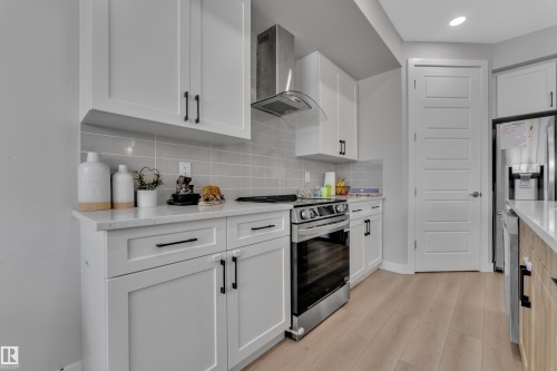 3003 4 Street, Edmonton, AB - Indoor Photo Showing Kitchen With Upgraded Kitchen