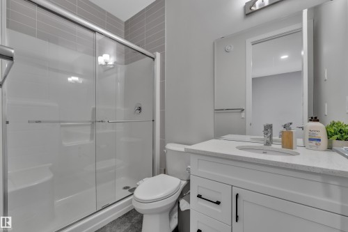 3003 4 Street, Edmonton, AB - Indoor Photo Showing Bathroom