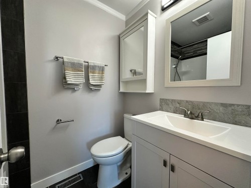 2111 146 Avenue, Edmonton, AB - Indoor Photo Showing Bathroom