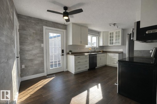 2111 146 Avenue, Edmonton, AB - Indoor Photo Showing Kitchen