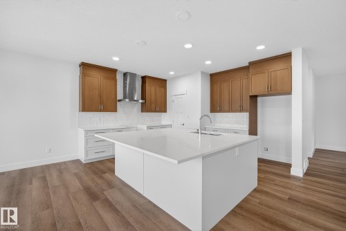 7091 Kiviaq Crescent, Edmonton, AB - Indoor Photo Showing Kitchen