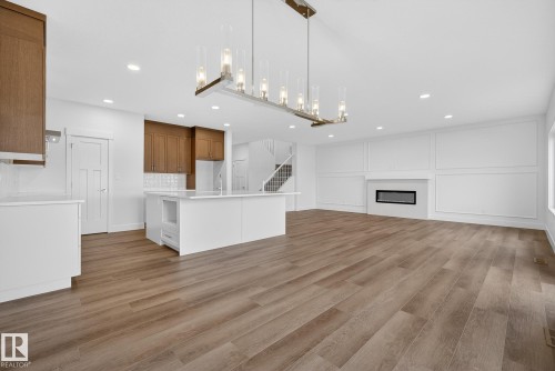 7091 Kiviaq Crescent, Edmonton, AB - Indoor Photo Showing Kitchen