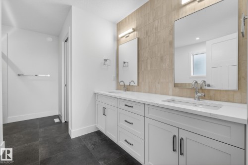7091 Kiviaq Crescent, Edmonton, AB - Indoor Photo Showing Bathroom