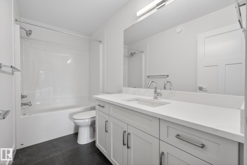 7091 Kiviaq Crescent, Edmonton, AB - Indoor Photo Showing Bathroom