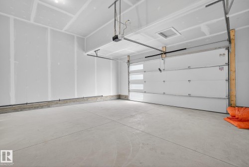 7091 Kiviaq Crescent, Edmonton, AB - Indoor Photo Showing Garage