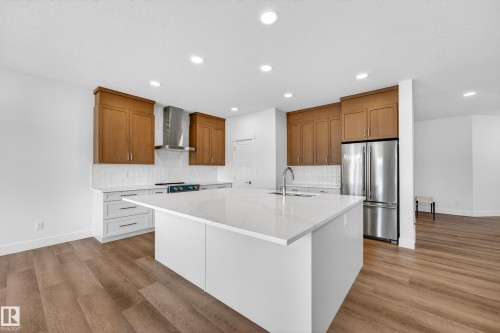 7091 Kiviaq Crescent, Edmonton, AB - Indoor Photo Showing Kitchen With Upgraded Kitchen