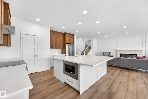 7091 Kiviaq Crescent, Edmonton, AB - Indoor Photo Showing Kitchen With Upgraded Kitchen