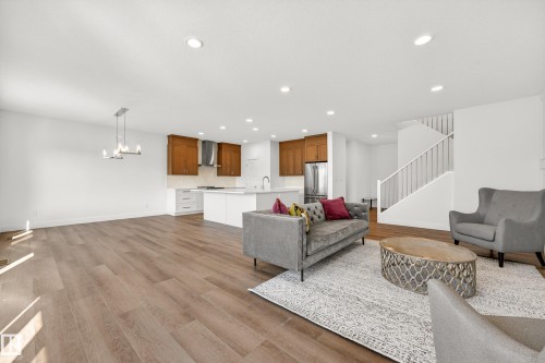 7091 Kiviaq Crescent, Edmonton, AB - Indoor Photo Showing Living Room