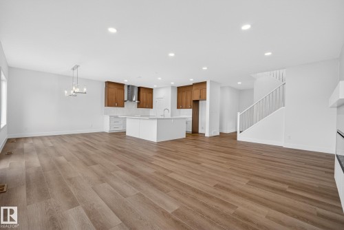 7091 Kiviaq Crescent, Edmonton, AB - Indoor Photo Showing Kitchen