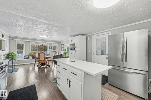 60221 Range Rd 43A, Rural Barrhead County, AB - Indoor Photo Showing Kitchen
