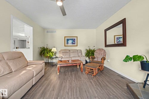 60221 Range Rd 43A, Rural Barrhead County, AB - Indoor Photo Showing Living Room