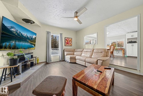 60221 Range Rd 43A, Rural Barrhead County, AB - Indoor Photo Showing Living Room