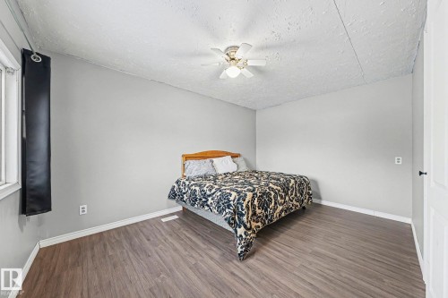60221 Range Rd 43A, Rural Barrhead County, AB - Indoor Photo Showing Bedroom