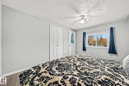 60221 Range Rd 43A, Rural Barrhead County, AB - Indoor Photo Showing Bedroom