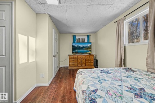 60221 Range Rd 43A, Rural Barrhead County, AB - Indoor Photo Showing Bedroom