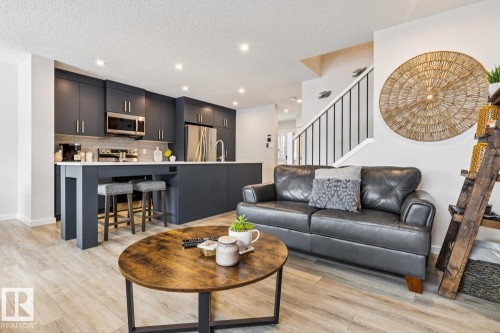 9317 Pear Link Link, Edmonton, AB - Indoor Photo Showing Living Room