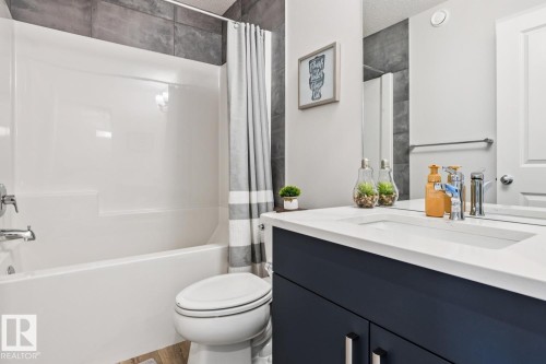 9317 Pear Link Link, Edmonton, AB - Indoor Photo Showing Bathroom