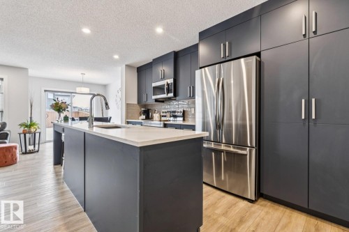 9317 Pear Link Link, Edmonton, AB - Indoor Photo Showing Kitchen With Upgraded Kitchen