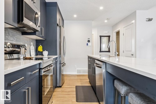 9317 Pear Link Link, Edmonton, AB - Indoor Photo Showing Kitchen With Upgraded Kitchen