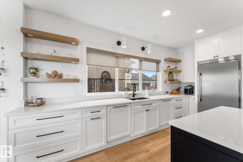 25 Jacobs Close, St. Albert, AB - Indoor Photo Showing Kitchen