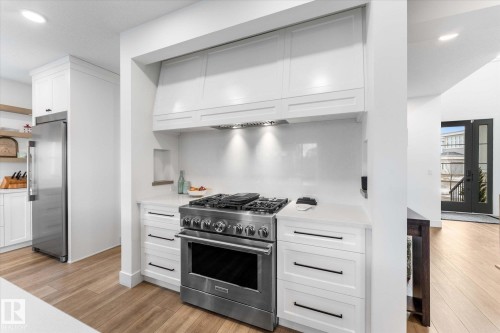 25 Jacobs Close, St. Albert, AB - Indoor Photo Showing Kitchen