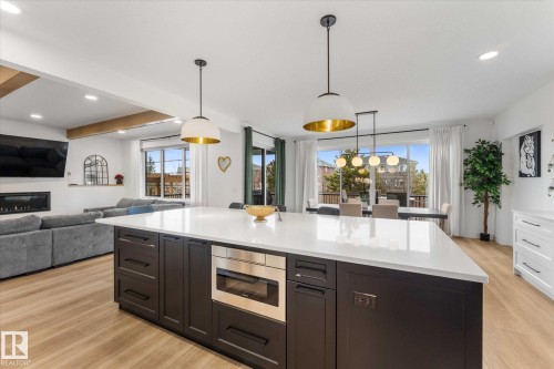 25 Jacobs Close, St. Albert, AB - Indoor Photo Showing Kitchen With Fireplace With Upgraded Kitchen