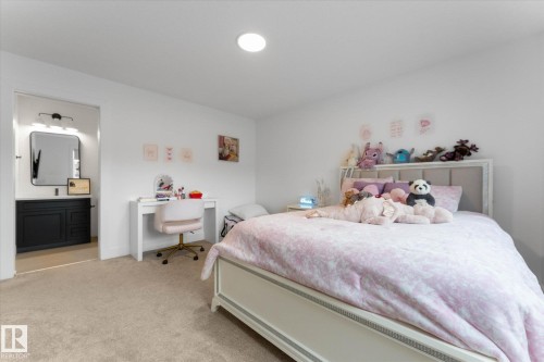 25 Jacobs Close, St. Albert, AB - Indoor Photo Showing Bedroom