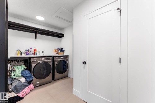 25 Jacobs Close, St. Albert, AB - Indoor Photo Showing Laundry Room