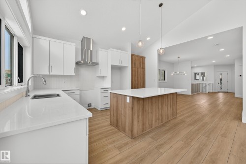 7093 Kiviaq Crescent, Edmonton, AB - Indoor Photo Showing Kitchen With Double Sink With Upgraded Kitchen