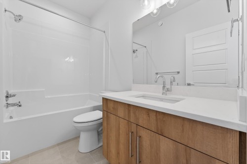 7093 Kiviaq Crescent, Edmonton, AB - Indoor Photo Showing Bathroom