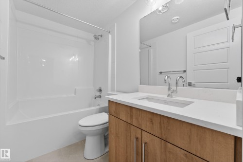 7093 Kiviaq Crescent, Edmonton, AB - Indoor Photo Showing Bathroom