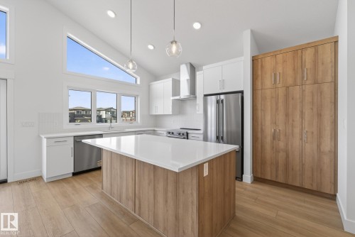 7093 Kiviaq Crescent, Edmonton, AB - Indoor Photo Showing Kitchen With Upgraded Kitchen